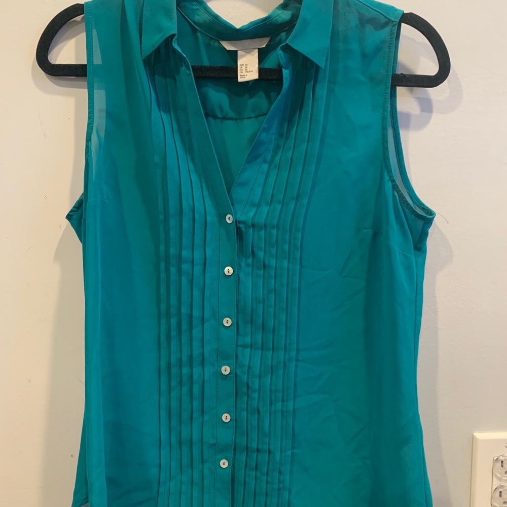 H&M Sleeveless button down